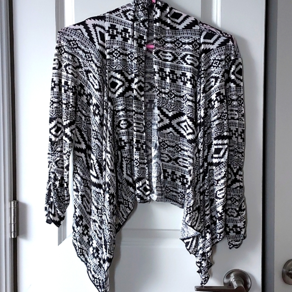 Black & white print cartigan long sleeve small